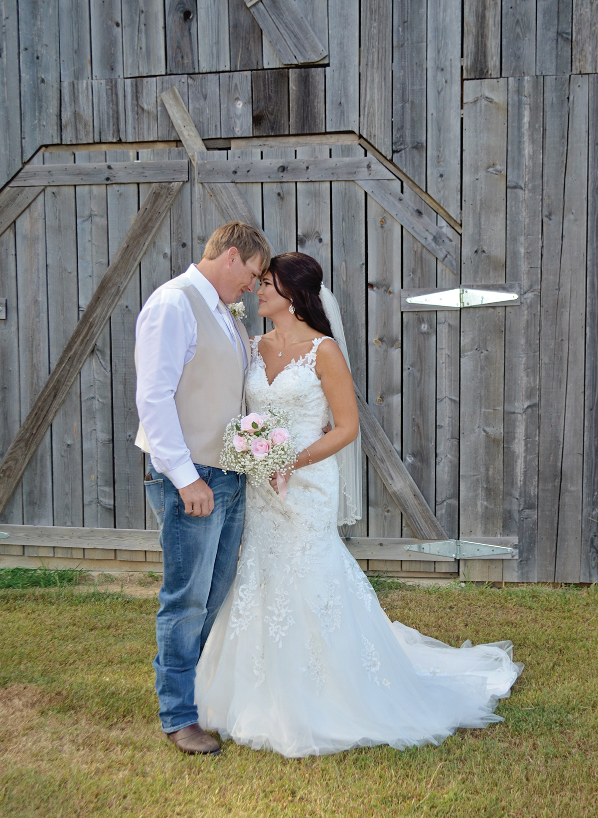 Shannon + Chris Naylor wedding couple barn