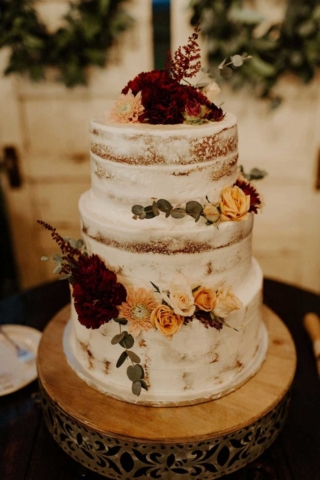 Kaylan-Chris-wedding cake rustic