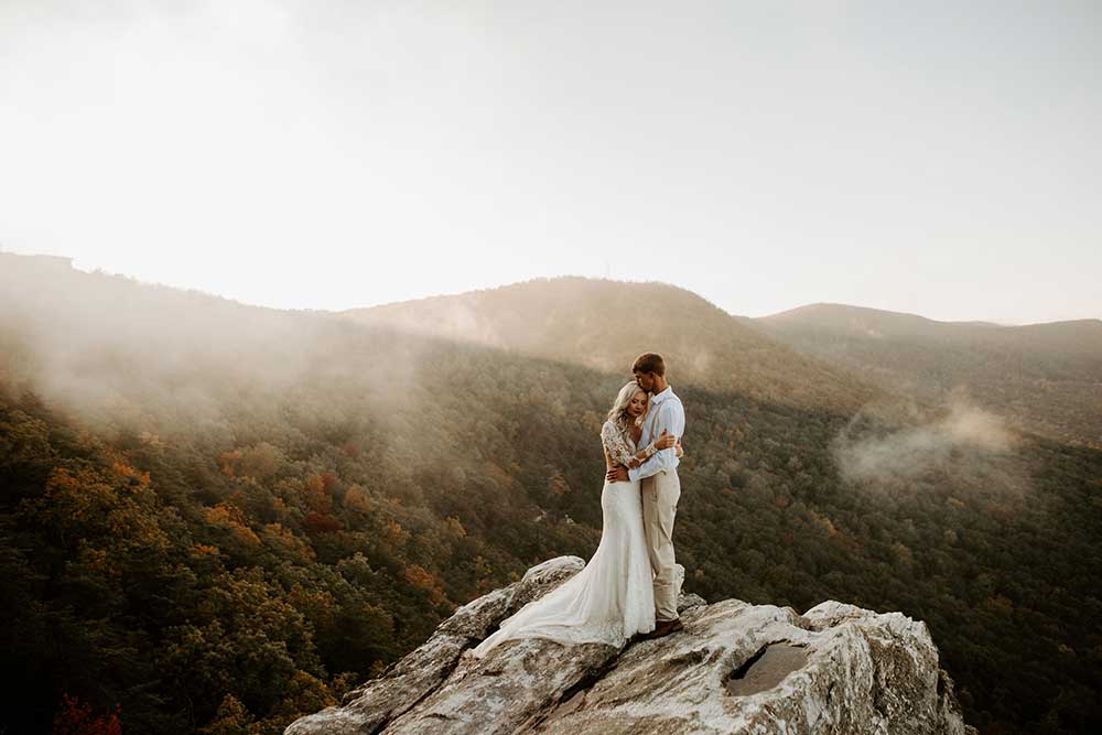 Kaylan-Chris-Alabama wedding couple portrait on clif Cheaha Mountain fog