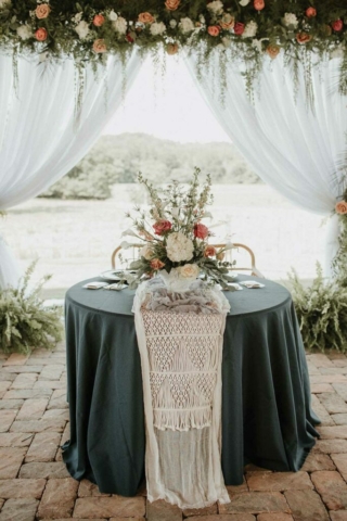 wedding table vintage crochet, beautiful flowers