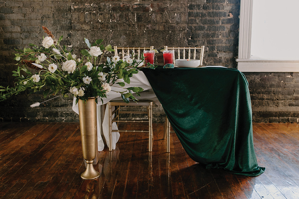 emerald and gold wedding table decor